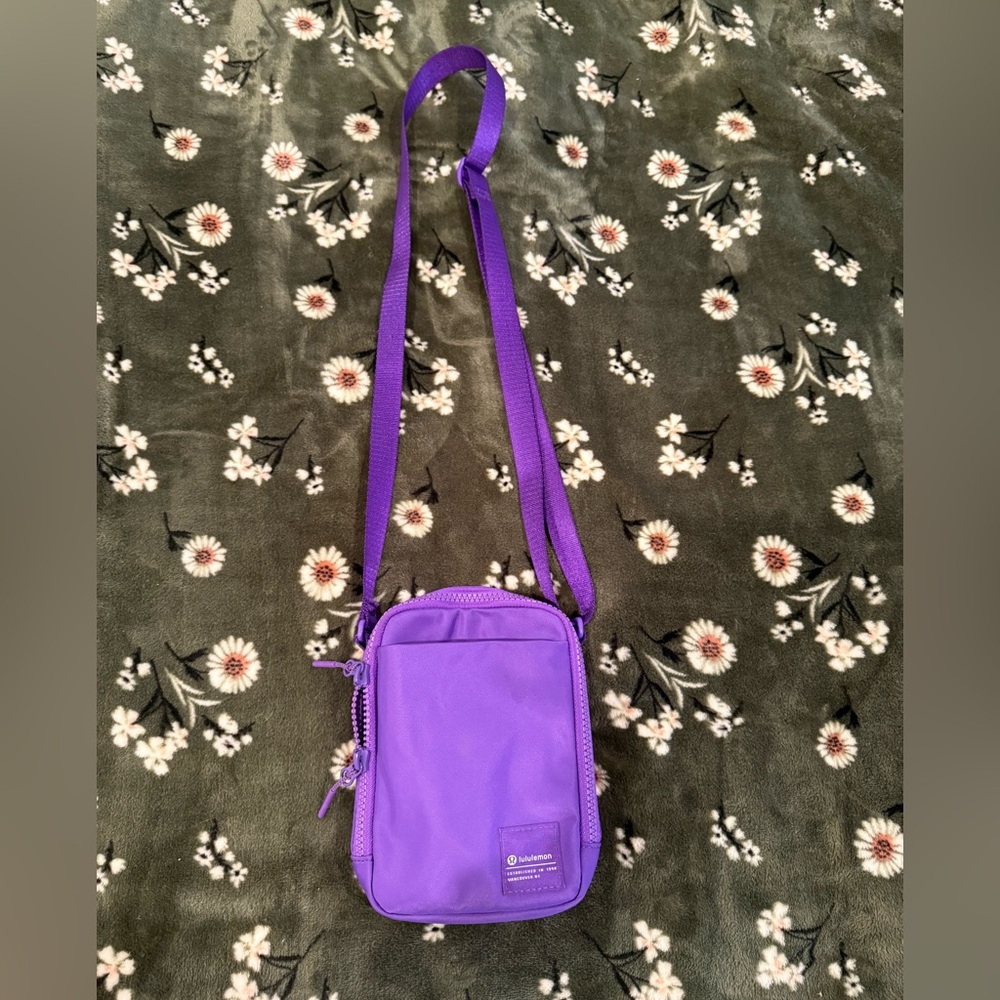Lululemon side bag